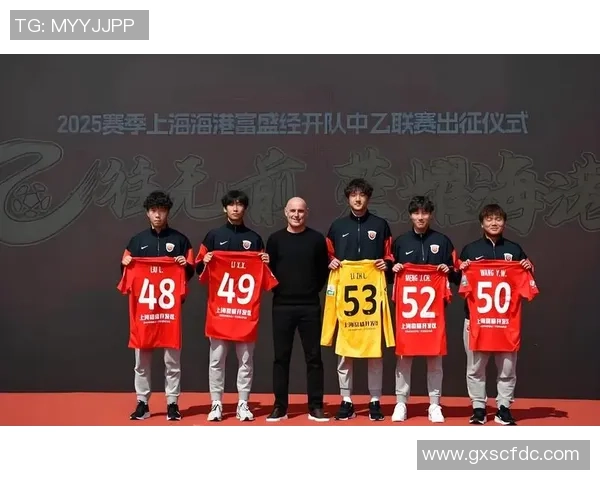 替补席上的足球英雄如何突破困境展现个人价值